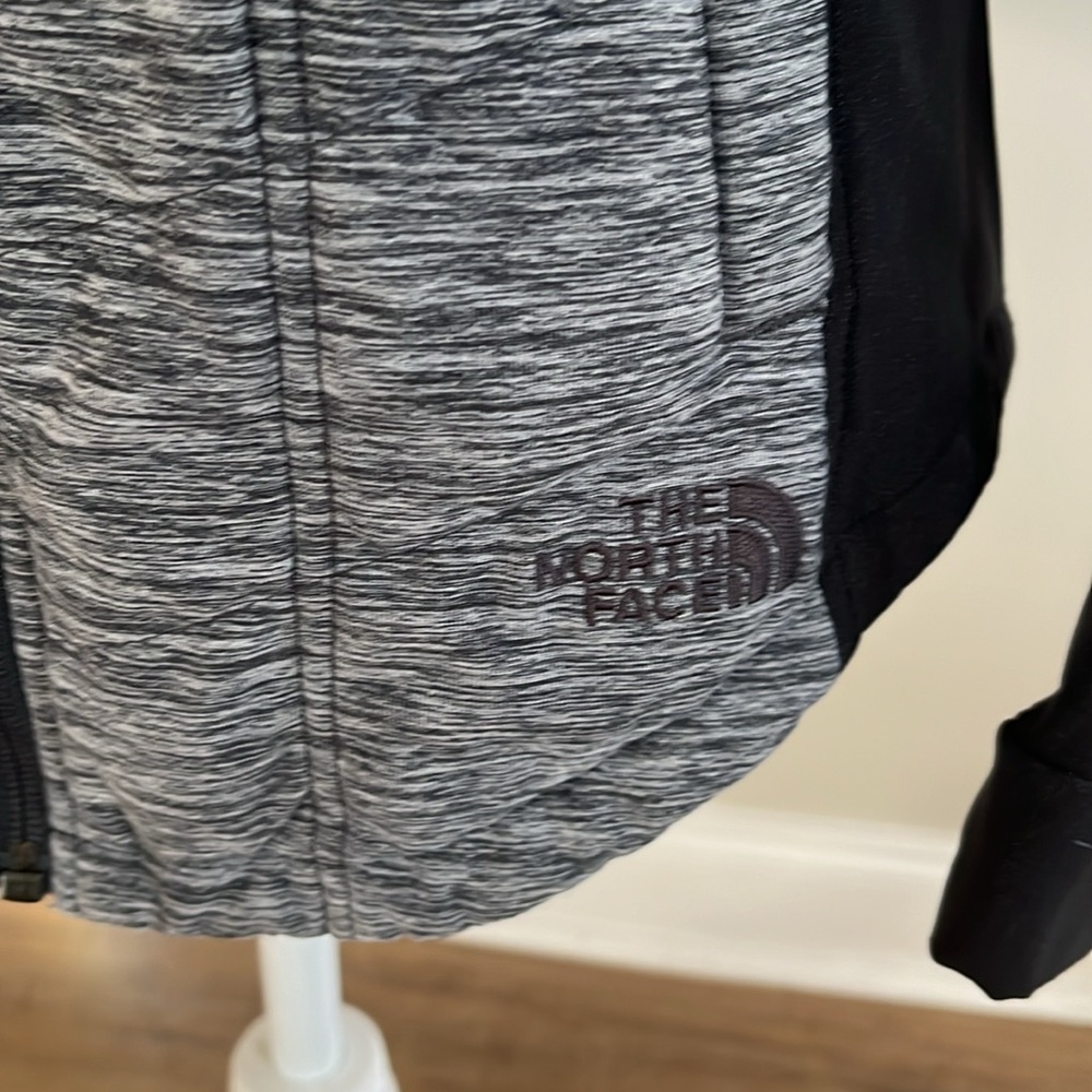 The North Face , Spring / Fall Lightweight Jacket… - image 3